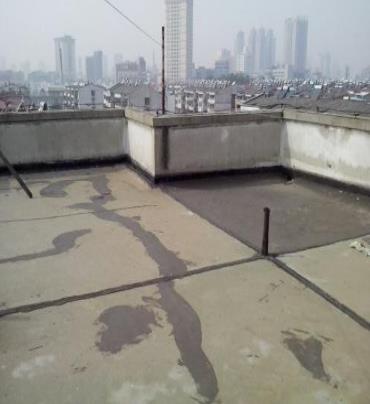 石台漏水维修 楼顶漏水是什么原因，楼顶漏水维修方法是什么?